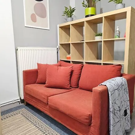 Yellow Kitchen Apartment, City Central Location 公寓