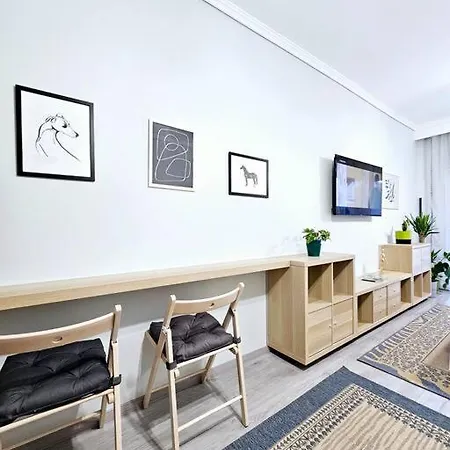 Yellow Kitchen Apartment, City Central Location *