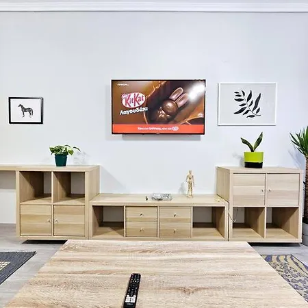 Yellow Kitchen Apartment, City Central Location 塞萨洛尼基