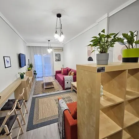 Yellow Kitchen Apartment, City Central Location Apartment