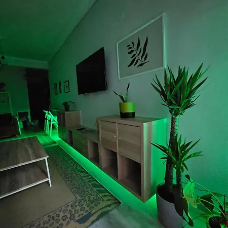 Yellow Kitchen Apartment, City Central Location * 塞萨洛尼基